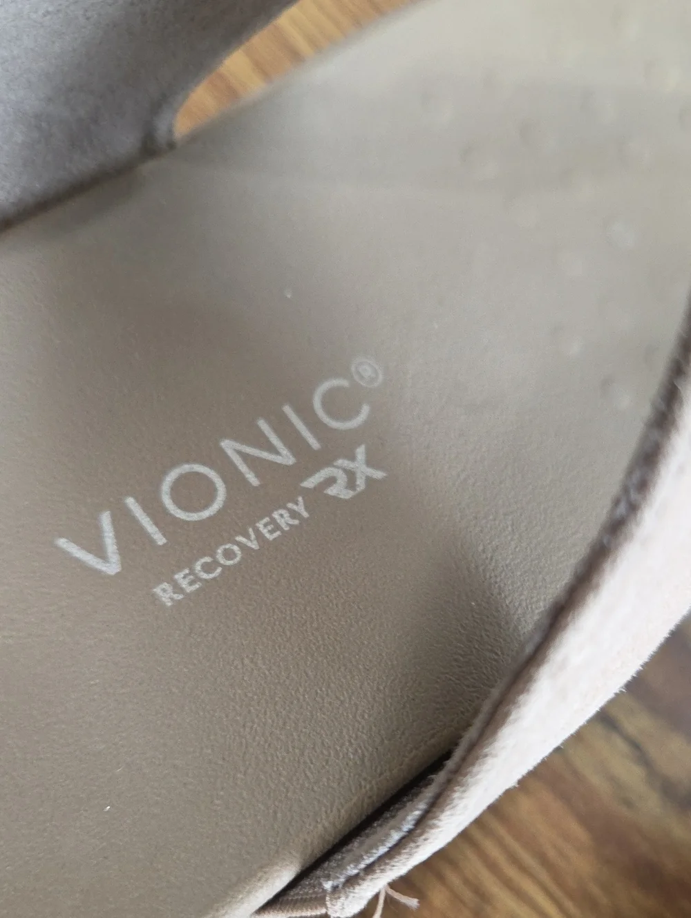 Vionic color tan